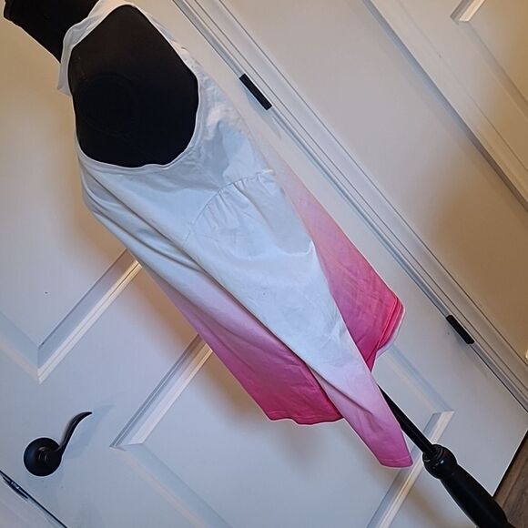 CBR sz M exposed shoulder top, ombre pink affect, black heart on front - Picture 2 of 10